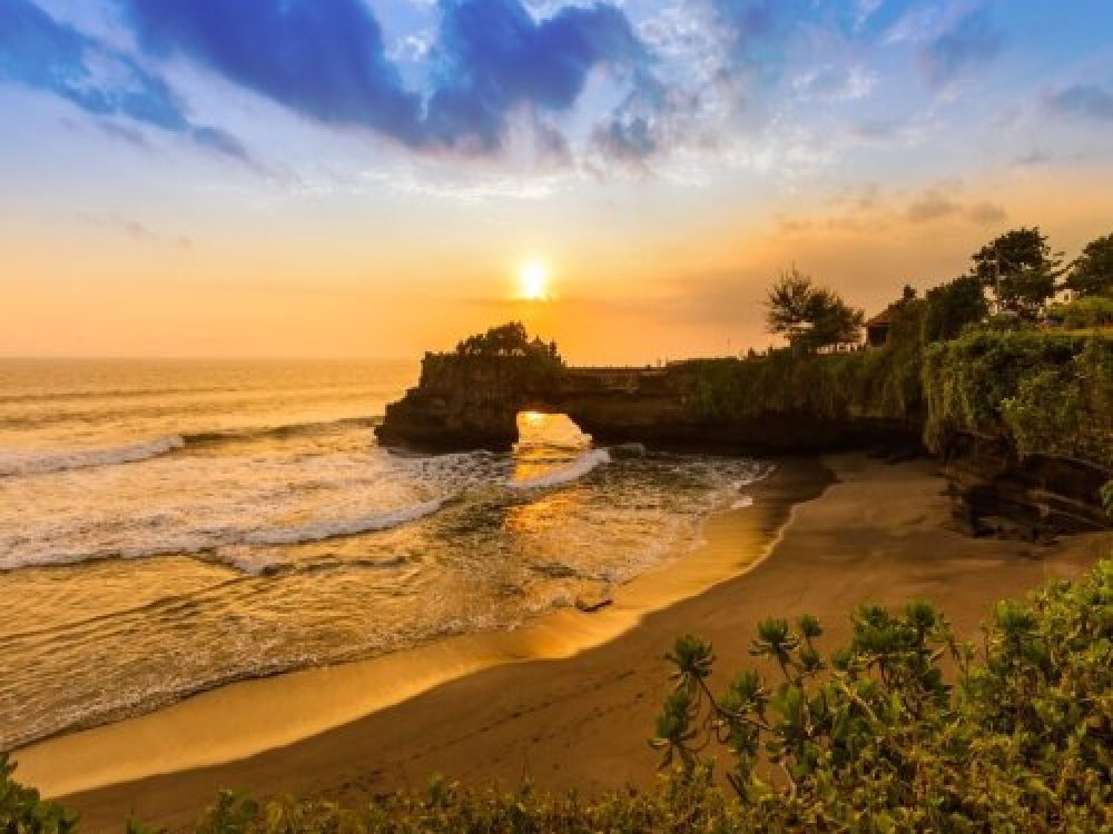 best-sunset-in-the-world-tanah-lot-bali-indonesia-1024x683